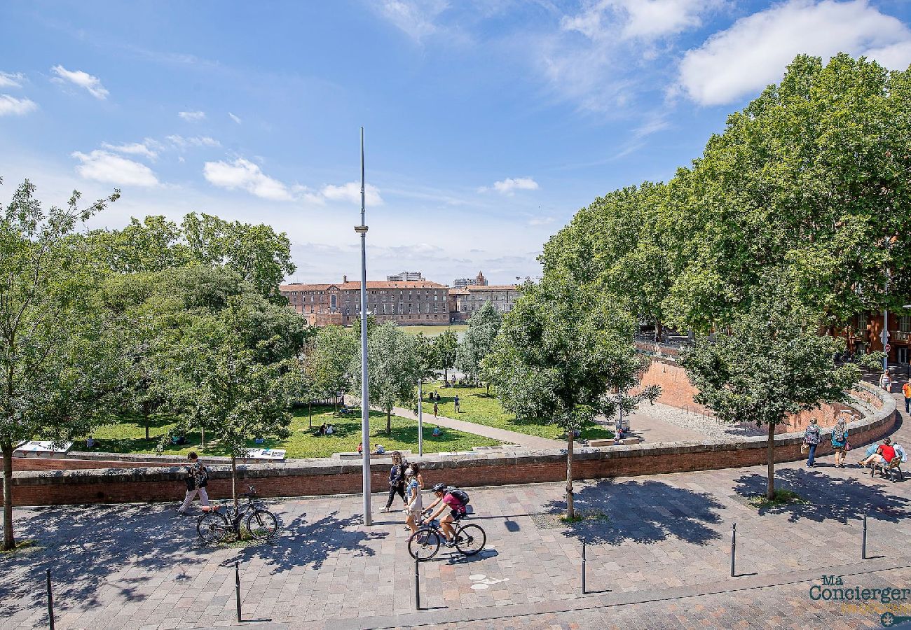 Apartment in Toulouse - ARTISTE · Vue sur quai de la Garonne - Hypercentre