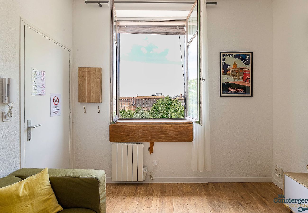 Apartment in Toulouse - ARTISTE · Vue sur quai de la Garonne - Hypercentre