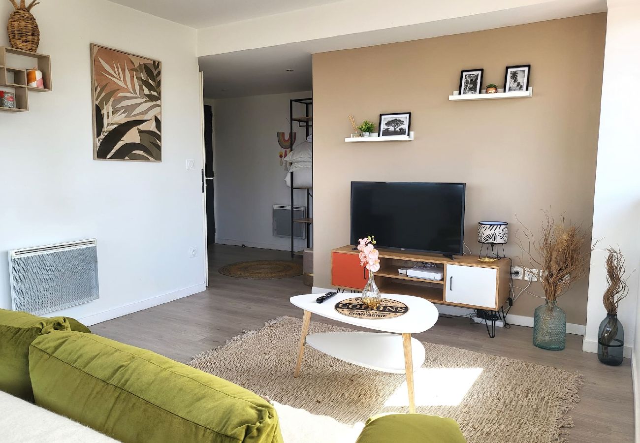 Studio in Toulouse - BD MINIMES · Parking Free - Proche gare - Vue