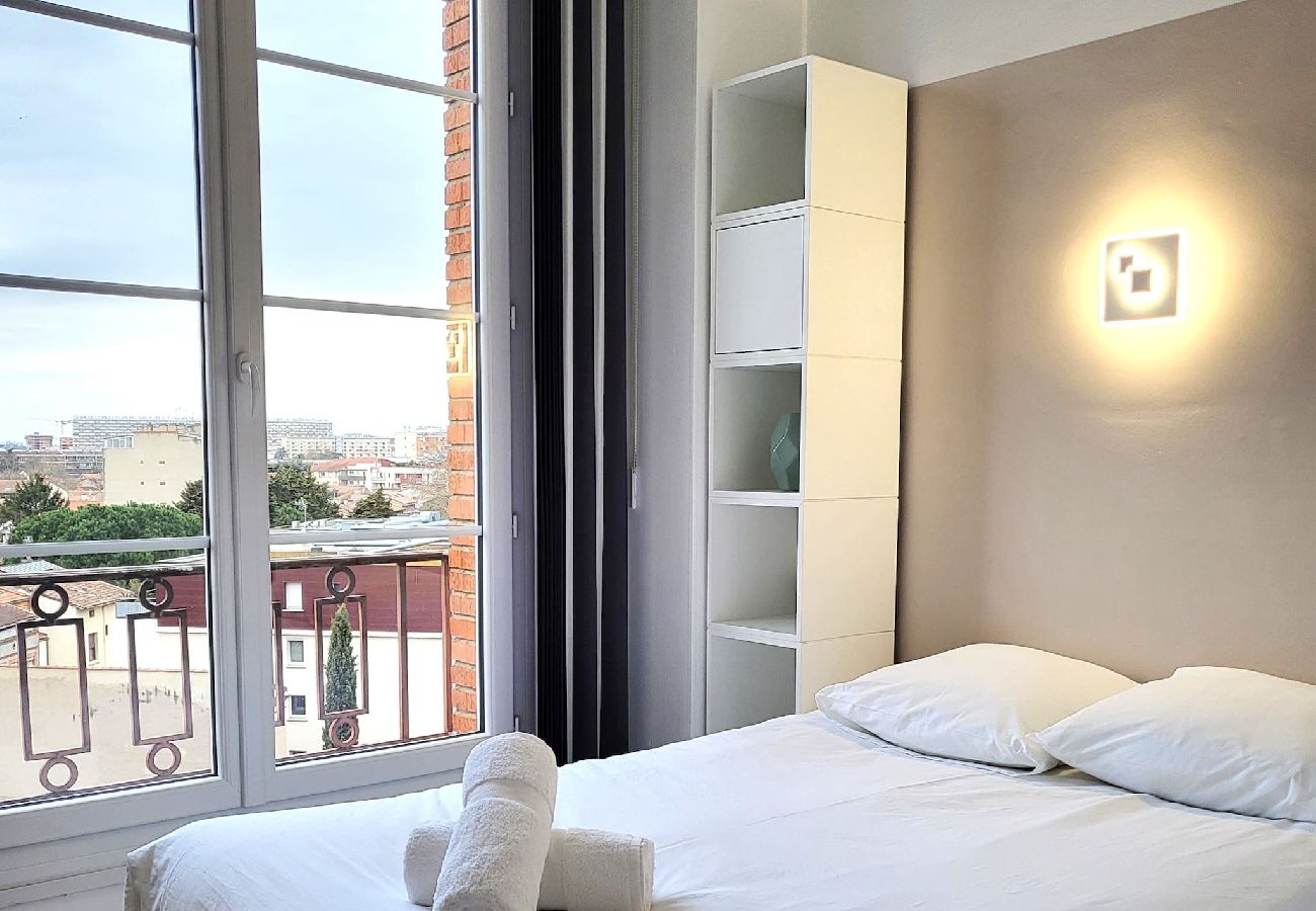 Apartment in Toulouse - FAC 4 · Tram au pied l'immeuble- Parking free - mé