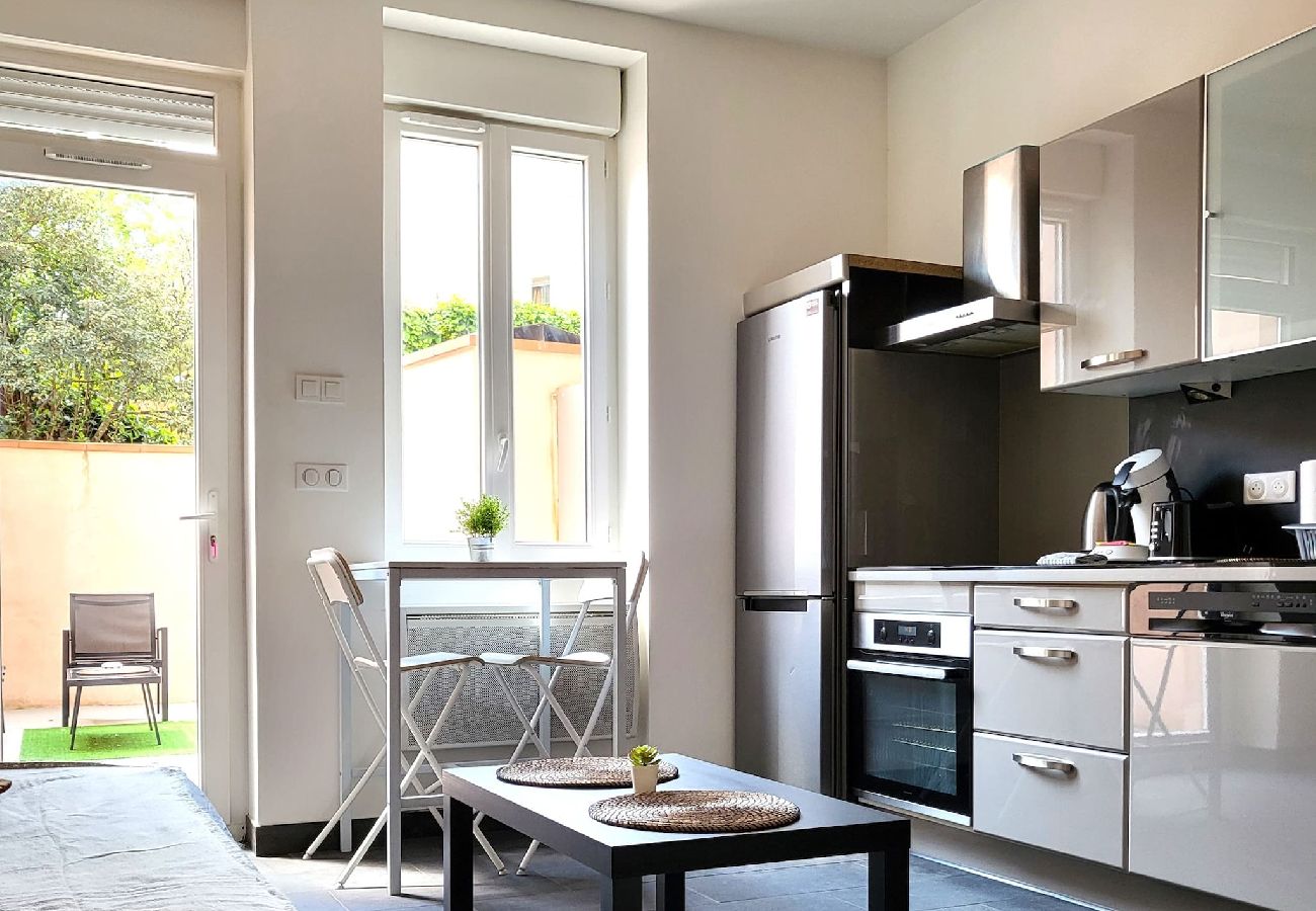 Studio in Toulouse - PROVIDENCE · Terrasse privée - Proche Gare SNCF