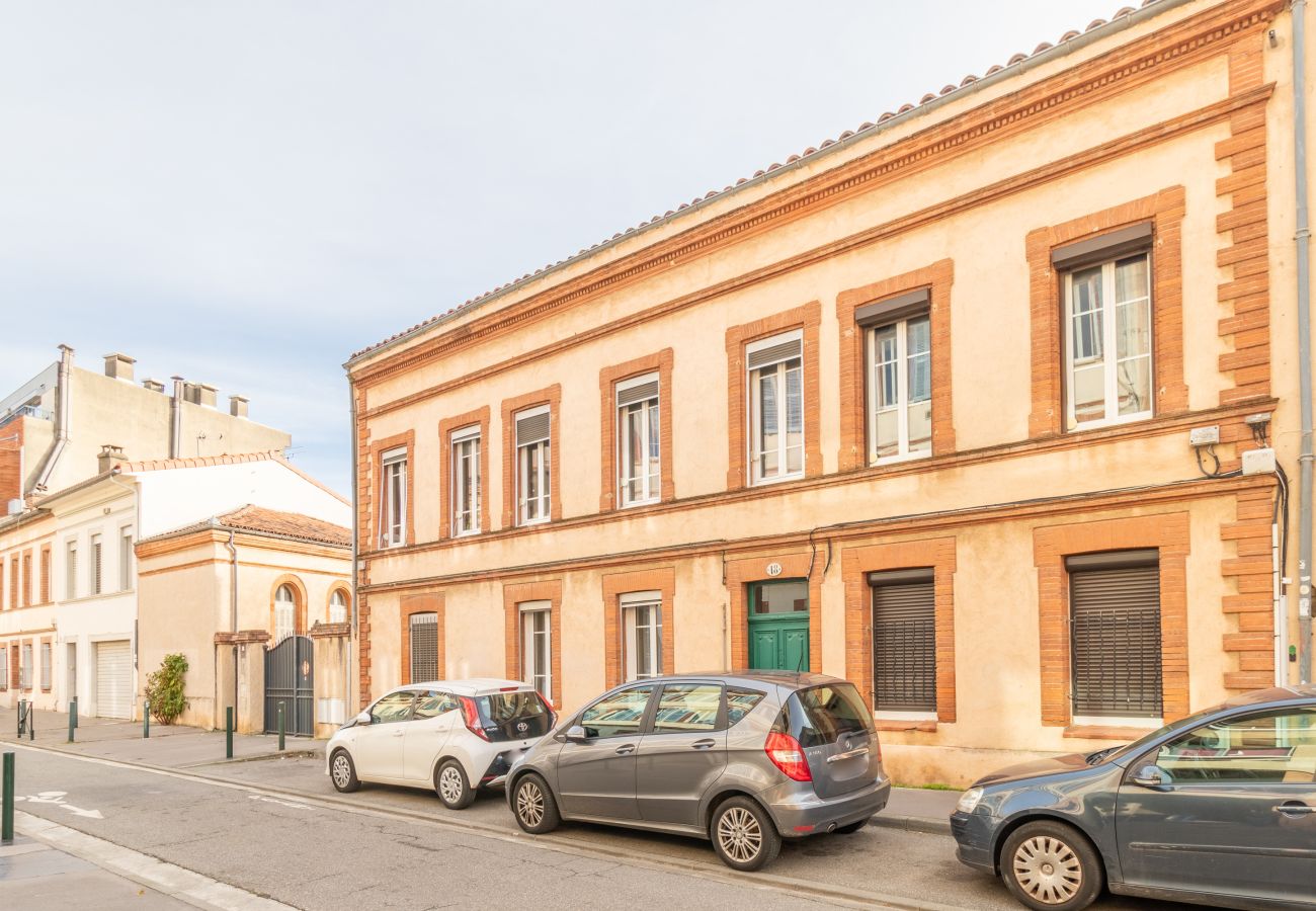 Studio in Toulouse - ST JOSEPH 18 : Le Busca - Métro/tram/Bus