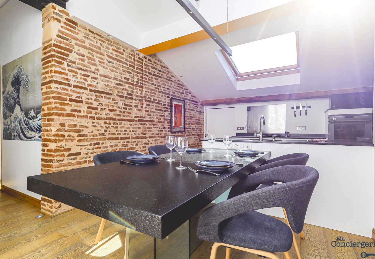 Apartment in Toulouse - LE LOFT - Hypercentre - Capitole - Clim