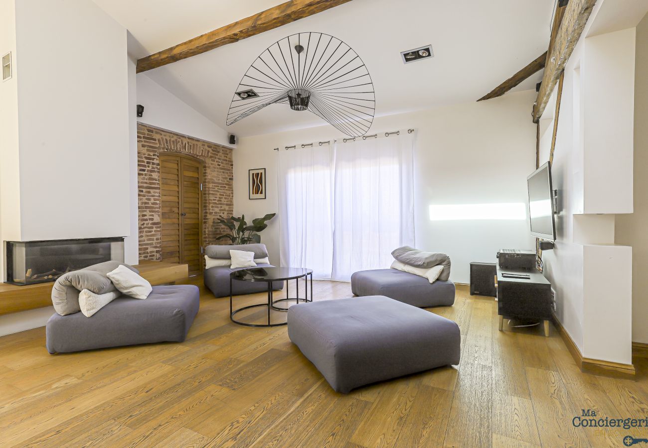 Apartment in Toulouse - LE LOFT - Hypercentre - Capitole - Clim