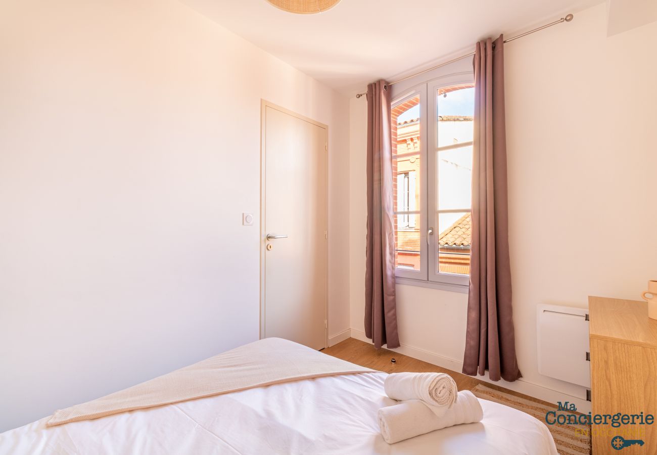 Apartment in Toulouse - CHARLES - Hypercentre -St Sernin - Métro