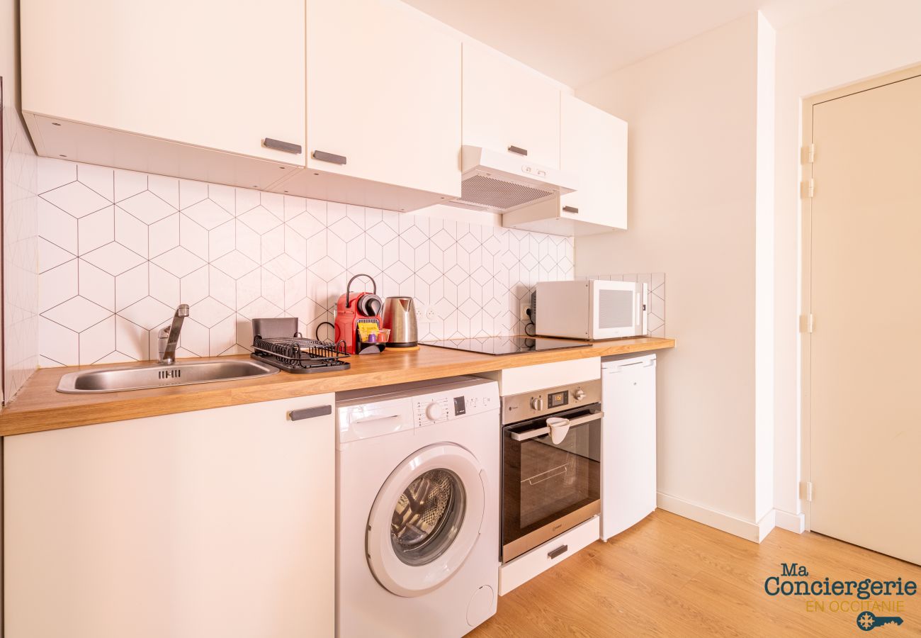 Apartment in Toulouse - CHARLES - Hypercentre -St Sernin - Métro