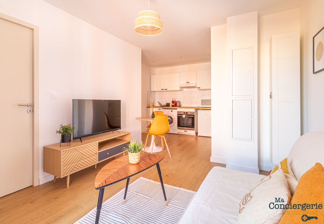 Apartment in Toulouse - CHARLES - Hypercentre -St Sernin - Métro