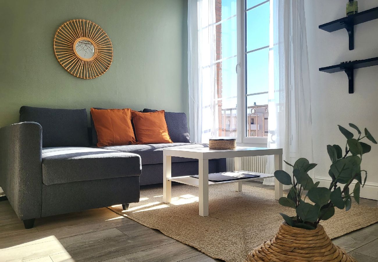 Appartement à Toulouse - FAC 4 · Tram au pied l'immeuble- Parking free - mé