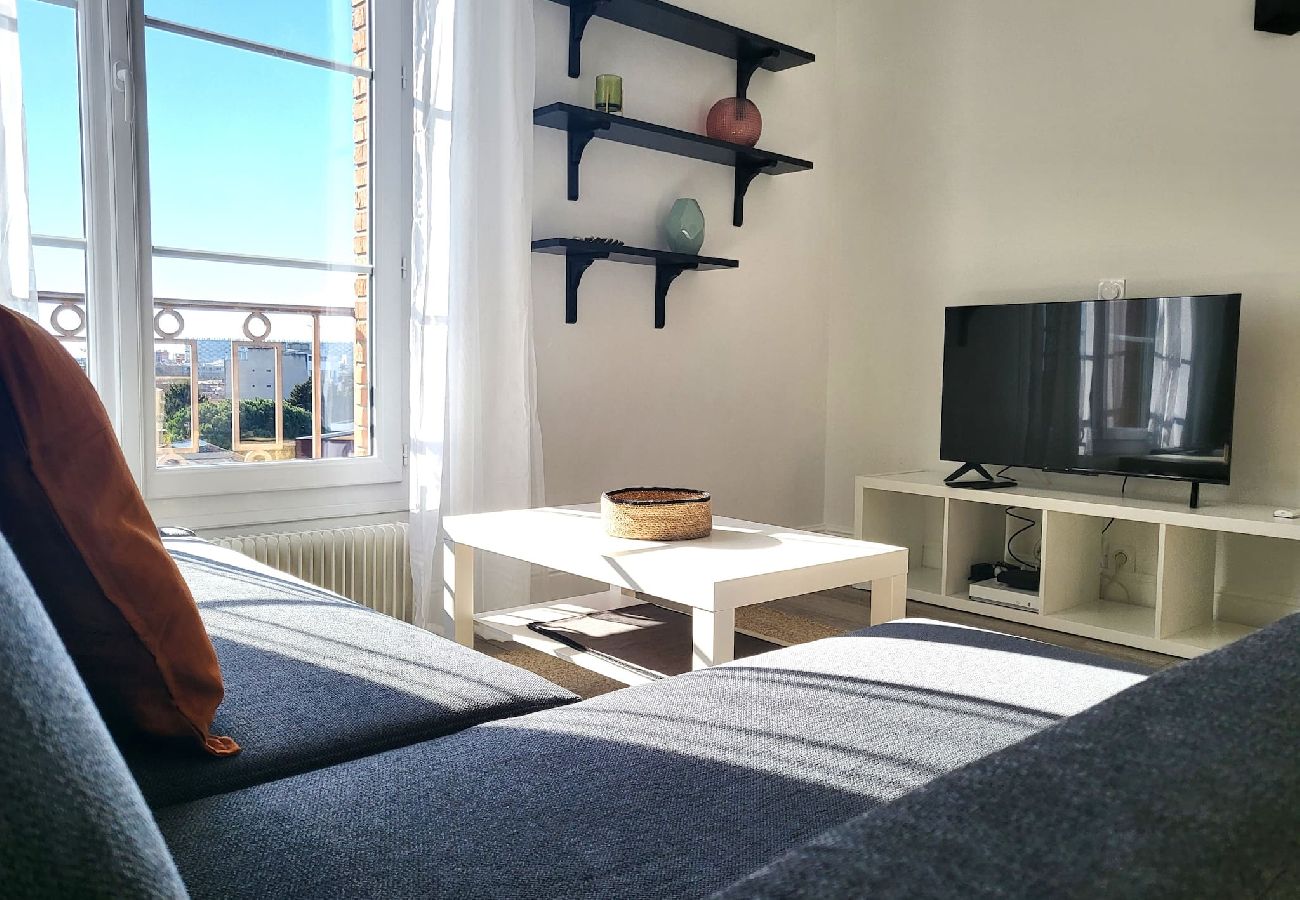 Appartement à Toulouse - FAC 4 · Tram au pied l'immeuble- Parking free - mé