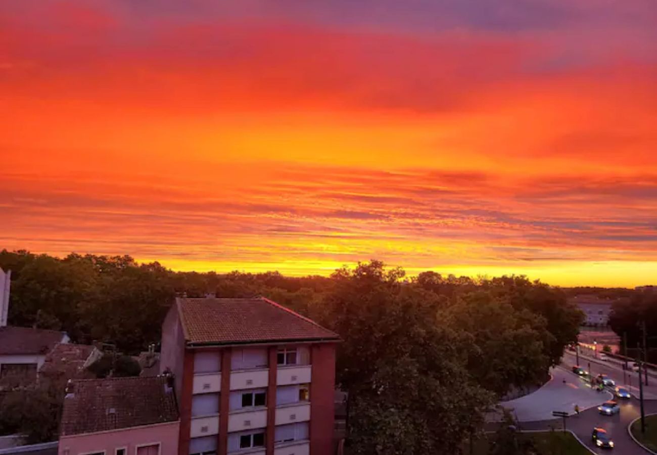 Appartement à Toulouse - FAC 5 · Tram/métro vue Garonne Parking